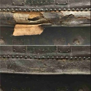 Restauration d'une déchirure en cuir - fauteuil De Gaulle (paris)